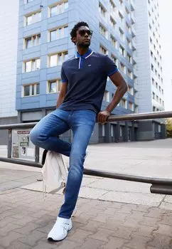 Джинсы приталенного кроя SCANTON SLIM Tommy Jeans, средний деним