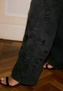 Джинсы прямого кроя EMBROIDERED WIDE Next, черный
