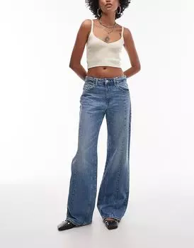 Джинсы прямого покроя светло-голубого цвета Mango с потертой передней частью (часть комплекта)