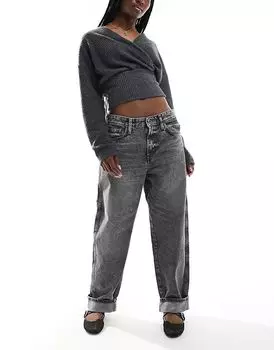 Джинсы средней посадки с зауженными бретелями серого цвета Pull&Bear