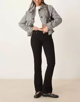 Джинсы-стрейч Gina Tricot с заниженной талией и расклешенными штанинами чистого черного цвета