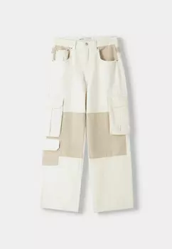 Джинсы свободного покроя Bershka, белый