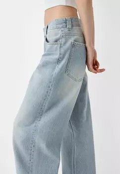 Джинсы свободного покроя Bershka, светло-голубой