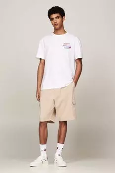 Джинсы Tommy стандартного кроя подходят к веселой новой футболке унисекс Tommy Jeans, белый