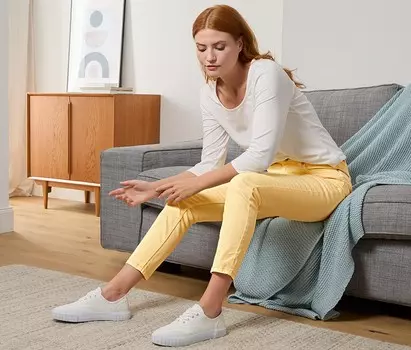 Джинсы узкого кроя Tchibo, желтый