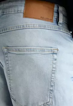Джинсы зауженного кроя BASIC CARROT PULL&BEAR, светло-голубой
