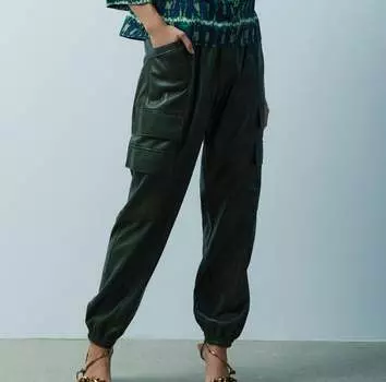 Джоггеры из искусственной кожи цвета зимнего мха MELISSA NEPTON, цвет winter moss