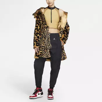Джордан Женская куртка Jordan, цвет Metallic Gold