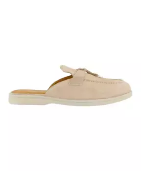 Джулия надевает туфли Atelier Verdi, бежевый