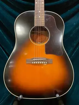 Epiphone J-45 Aged Vintage Sunburst Gloss включает жесткий футляр