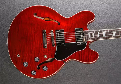 ES-335 Фигурный - Шестидесятая вишня Gibson ES-335 Figured -