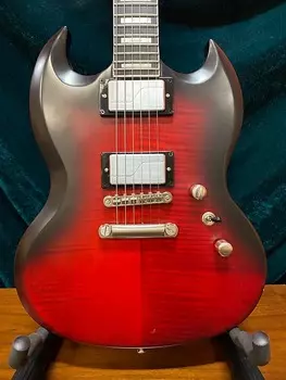FACTORY 2ND Epiphone SG Prophecy 2020 Red Tiger на выставке в магазине. Не поставляется с оригинальной коробкой.