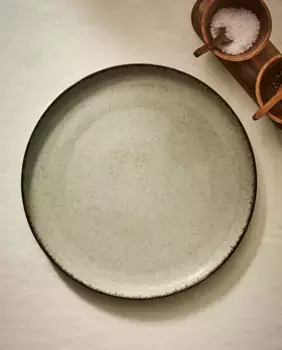 Фарфоровая обеденная тарелка с ободком под старину Zara Home, зеленый