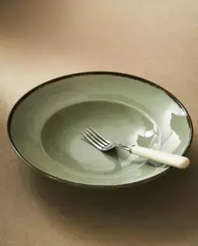 Фарфоровая тарелка для макарон с ободком под старину Zara Home, зеленый