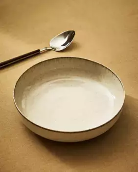 Фарфоровая тарелка для супа с ободком под старину Zara Home, экрю