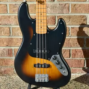 Fender 40th Anniversary Jazz Bass, Vintage Edition, кленовый гриф, черная анодированная накладка, атласная широкая двухцветная решетка Sunburst 40th Anniversary Jazz Bass?, Vintage Edition, Maple Fingerbo...