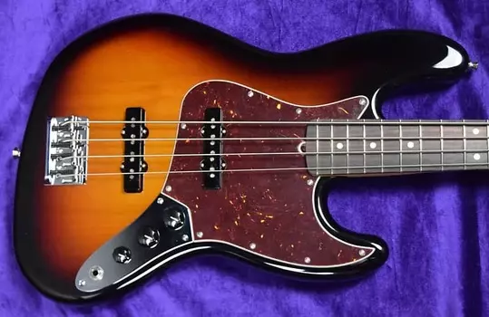 Fender AM Pro II Jazz (4), 3-цветная расцветка Sunburst/палисандр *Заводской косметический дефект = экономия $! AMERICAN Professional 2 Jazz (4)