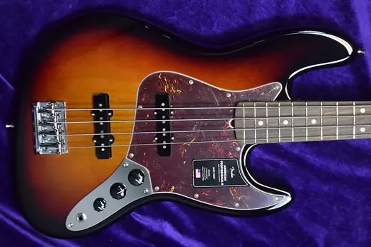 Fender AM Pro II Jazz (4), 3-цветные солнечные лучи / палисандр American Professional 2 Jazz (4)