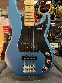 Fender American Performer Precision Bass, накладка на гриф из клена, синий цвет Satin Lake Placid American Performer Precision Bass, Maple Fingerboard, Satin Lake Placid Blue