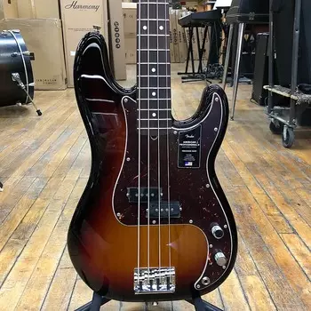 Fender American Professional II Precision Bass 3-Color Sunburst с палисандровой накладкой, жесткий футляр