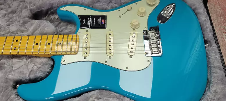 Fender American Professional II Stratocaster 2020 — настоящее время — Майами Блю