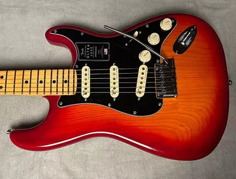 Fender American Ultra Luxe Stratocaster 2023 Plasma Red Burst