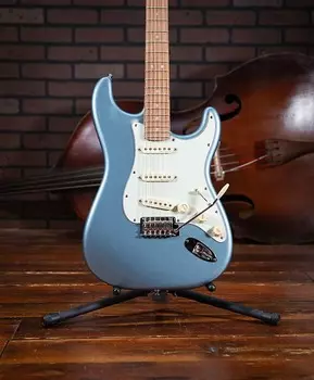 Fender Deluxe Roadhouse Stratocaster Mystic Ice