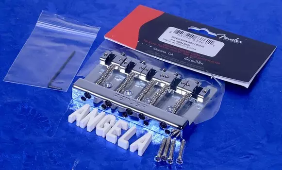 Fender High Mass 5-String Bass Narrow Bridge с монтажными винтами, 0994410000 HiMass 5-String Bass Narrow Bridge Assembly With Saddles, Chrome