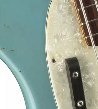 Fender JMJ Road Worn Justin Meldal-Johnsen Mustang Bass Daphne Blue с сумкой для переноски