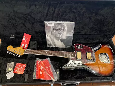 Электрогитара Fender Kurt Cobain Jaguar MX22125625, коричневый