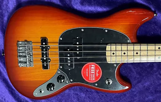 Fender Mustang Short Scale Bass, Sienna Sunburst с кленом