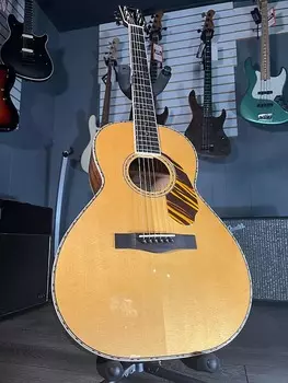 Fender Paramount PS-220E Solid Wood A/E Parlor Natural с жестким футляром Paramount 220E Parlor