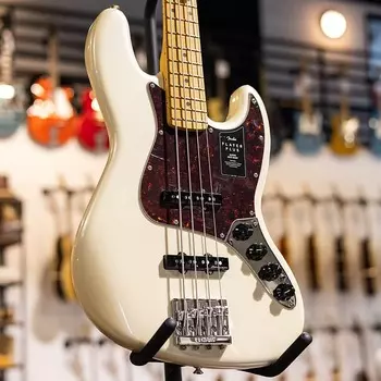 Fender Player Plus Jazz Bass — кленовый гриф — олимпийская жемчужина с сумкой Deluxe Gig Bag PP ACTIVE JAZZ BASS MN OLP