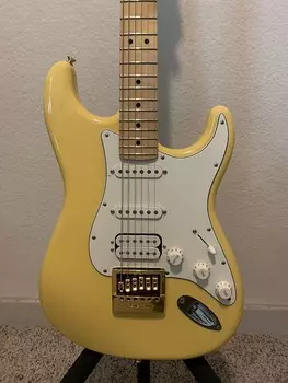 Fender Player Stratocaster HSS с накладкой из клена 2018 — настоящее время — Buttercream Player Stratocaster HSS with Maple Fretboard