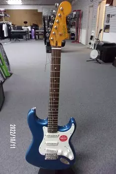 Fender Squier Stratocaster Электрогитара Лейк-Плэсид Синий Squier Stratocaster Electric Guitar