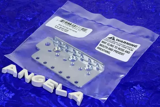 Fender Vintage Tremolo Bridge Plate правосторонняя хромированная сталь, 0019470000 0019470000 Fender Vintage Tremolo Bridge Plate Right Handed