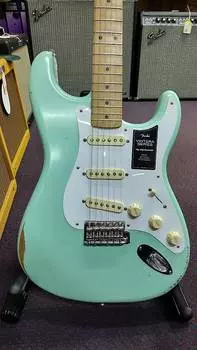 Fender Vintera Road Worn Stratocaster 50-х годов Vintera Road Worn '50s Stratocaster