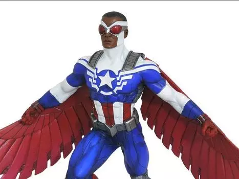 Фигурка Marvel Gallery Captain America (Sam Wilson) Figure Diamond Select Toys