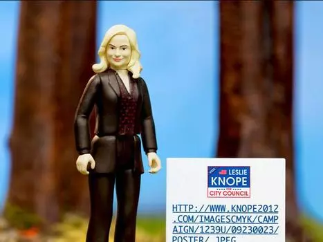 Фигурка Parks and Recreation ReAction Leslie Knope (Campaign Trail) Figure Super7