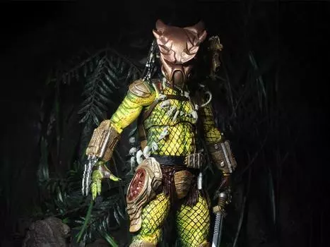 Фигурка Predator Ultimate Elder Predator (The Golden Angel) Figure Neca