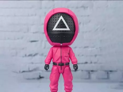 Фигурка Squid Game Figuarts mini Masked Soldier Bandai Spirits