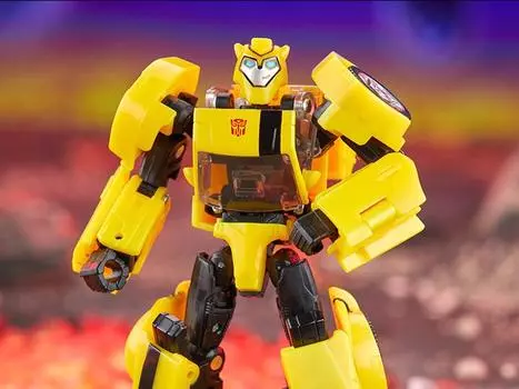 Фигурка Transformers: Legacy United Deluxe Animated Universe Bumblebee Takara Tomy