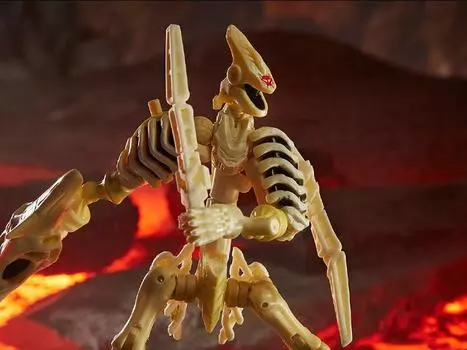 Фигурка Transformers War for Cybertron: Kingdom Deluxe Wingfinger Takara Tomy