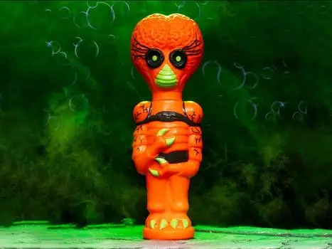 Фигурка Universal Monsters Super Soapies The Metaluna Mutant (Halloween Orange) Super7