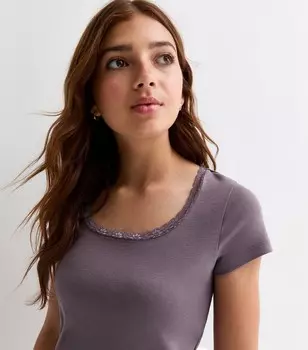 Фиолетовая хлопковая футболка с квадратным вырезом и кружевной отделкой для девочек New Look, светло-фиолетовый