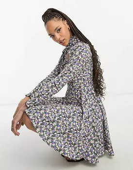 Фиолетовое мини-платье с плиссированной юбкой и вырезом Urban Revivo