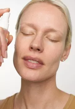 Фиксирующий спрей и фиксирующий порошок FACIAL SPRAY ALOE, HERBS & ROSEWATER Mario Badescu