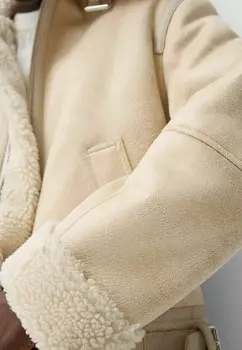 Флисовая куртка ACKET Bershka, песочный