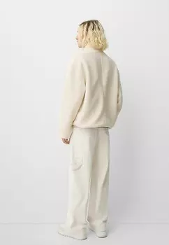 Флисовая куртка Bershka, белый