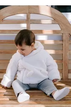 Флисовая куртка цвета слоновой кости с глубоким ворсом капюшоном и объемным плюшевым мишкой Emile Et Rose, белый